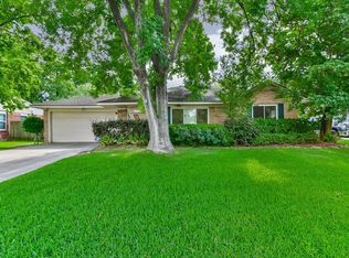 10935 Oasis Dr, Houston, TX 77096