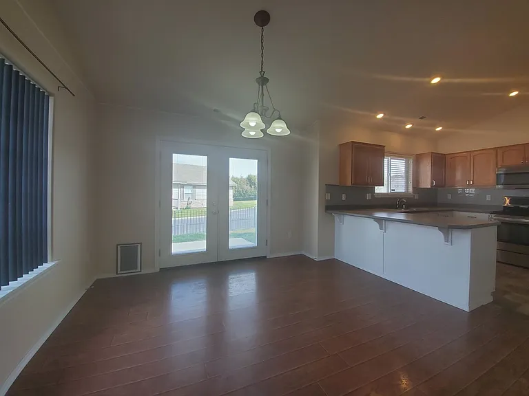 2421 S Arthur Ct — Photo 6