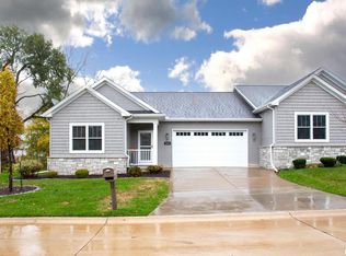 3933 Fillmore Ln, Davenport, IA 52806