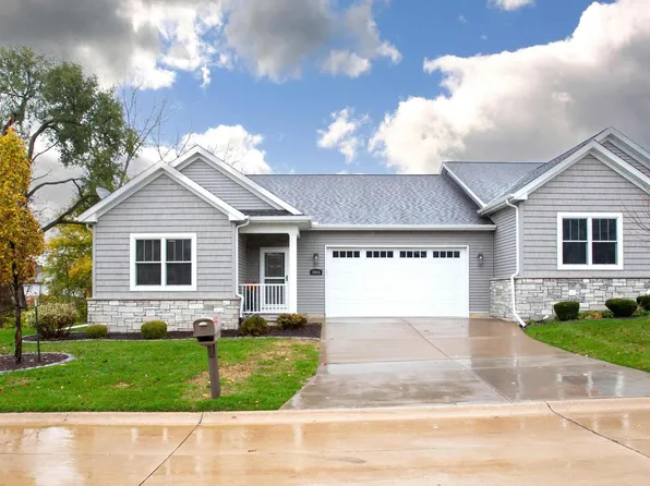 3933 Fillmore Ln, Davenport, IA 52806