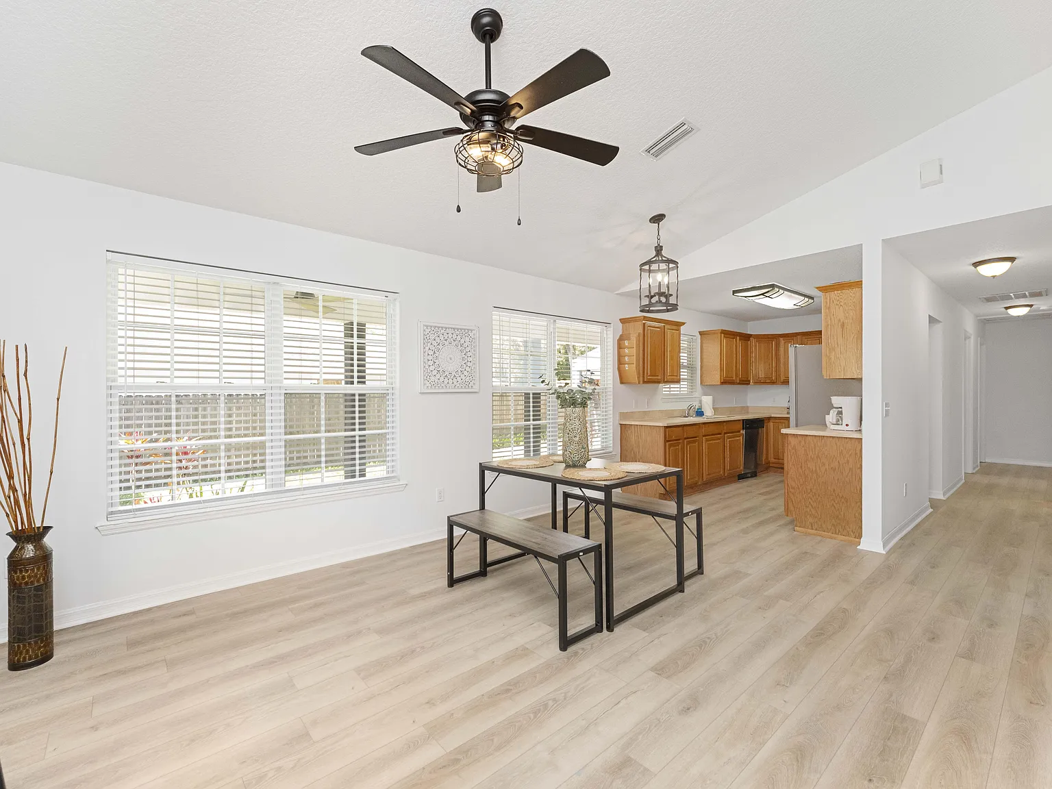 4 bed, 2.0 bath, 1338 sqft, $1,031 — Photo 4
