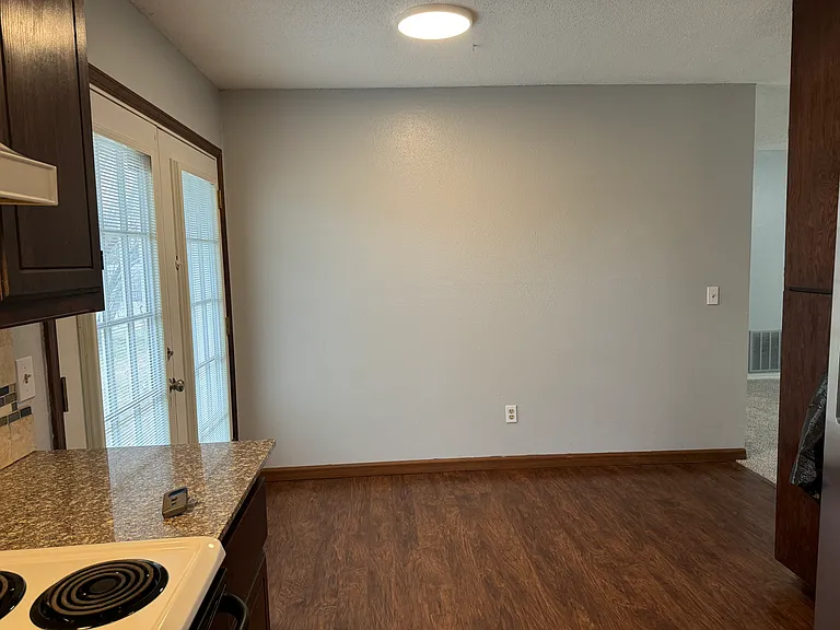 13908 Jeffery Dr — Photo 12