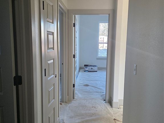 4th image of 16399 N 573rd Rd