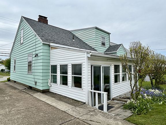3rd image of 2407 Greengarden Rd