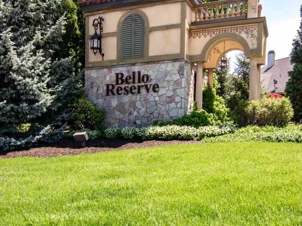 933 Tivoli Dr, Rockford, IL 61107