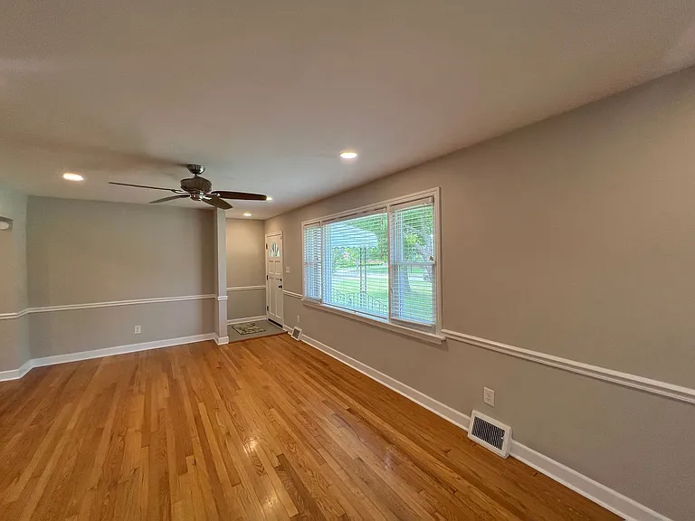 2725 Greendale Ave — Photo 4