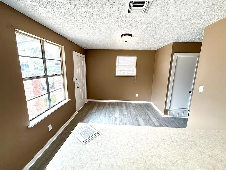 1827 E Highland Blvd — Photo 6