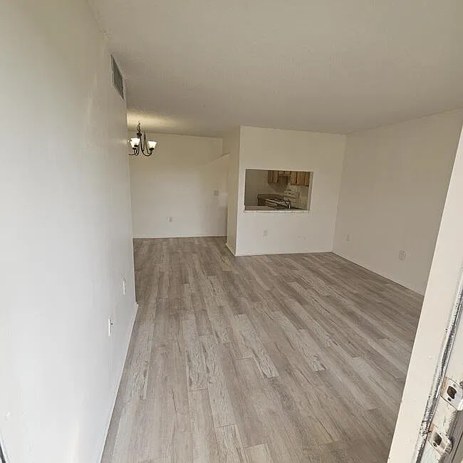 2 bed, 2.0 bath, 754 sqft, $1,825 — Photo 4