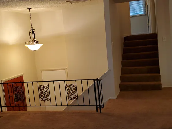 42 Radcliff Ln, Pueblo, CO 81005