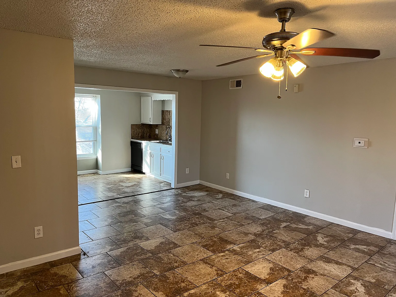 1 bed, 800 sqft, $895 — Photo 2