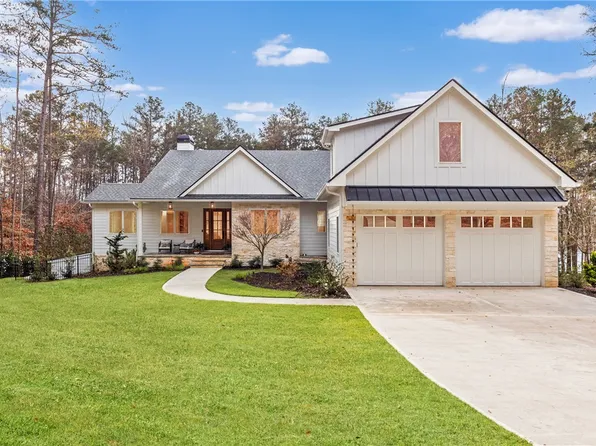 340 Foxy Ln, Martin, GA 30557