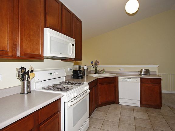 4th image of 221 Nicole Dr Unit E