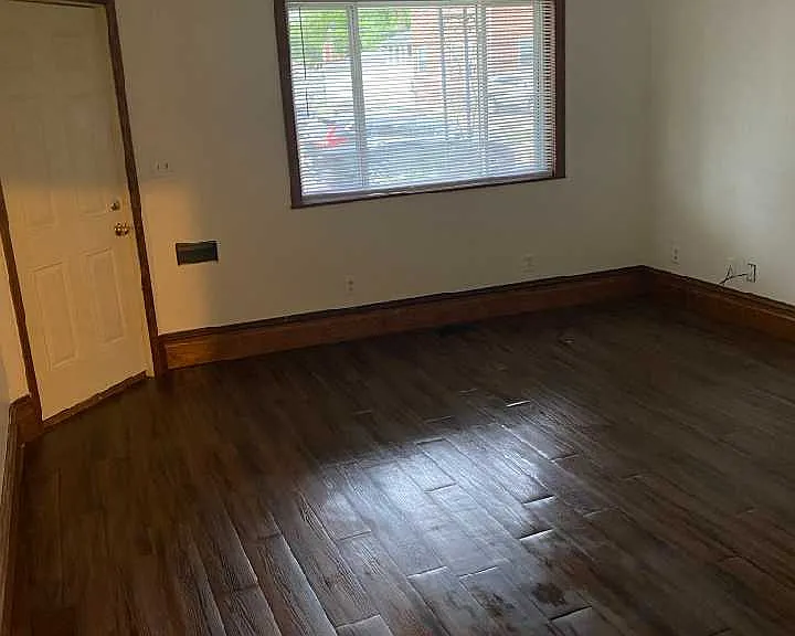 1740 Doulton Ave — Photo 2