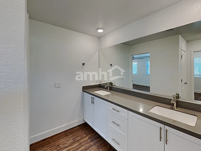 3345 Blodwen St — Photo 10
