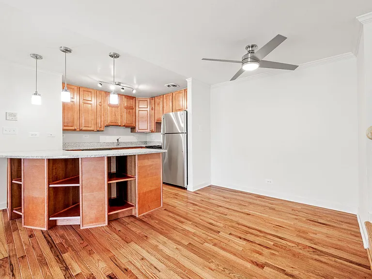 Emerald Court Apartments — Photo 9