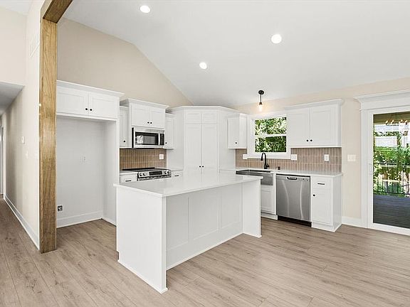 5th image of 1325 N Holland Dr