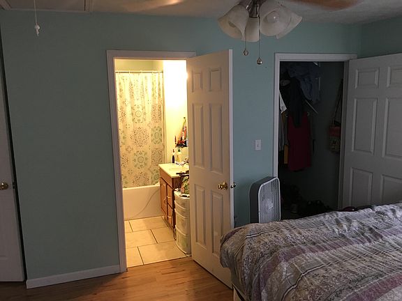 Master bath,walk in closet 