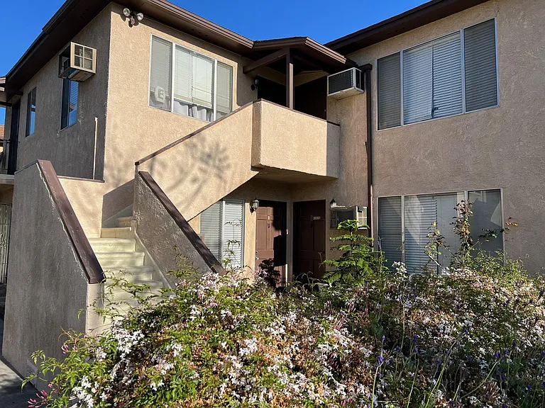 1500 N Buena Vista St #B — Photo 27