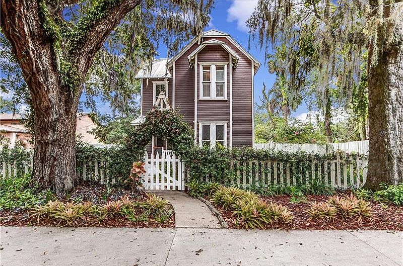 1st image of 211 Elm Ave