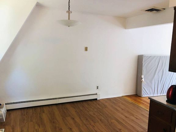 2nd image of 90 Coles St APT 2