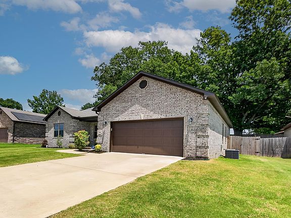 3rd image of 24 Aberdeen Dr
