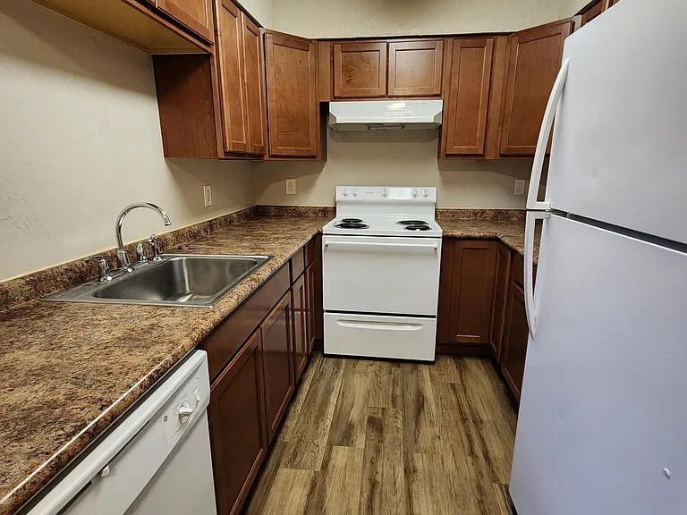 1725 SW 69th Way — Photo 5