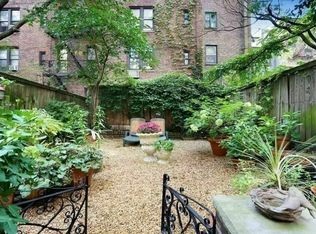 326 W 19th St #1, New York, NY 10011