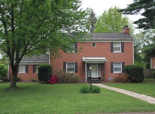 2042 Greenbriar Rd, Leland Grove, IL 62704