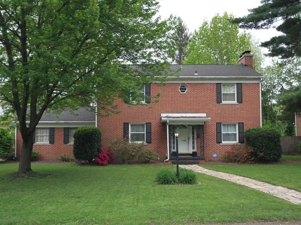 2042 Greenbriar Rd, Leland Grove, IL 62704