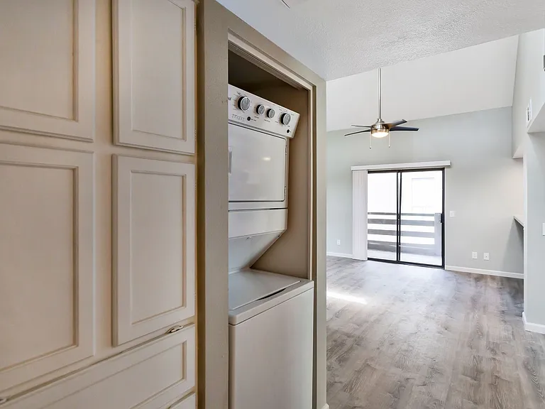 Maryland Court Apartments — Photo 12