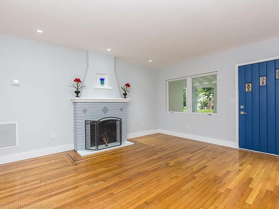 5th image of 624 Zamora Ave