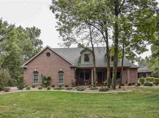 1200 Twin Lakes Ct, Boonville, IN 47601