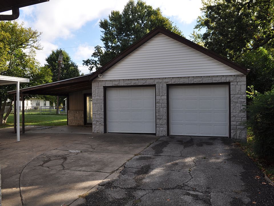 2nd image of 1009 8th St