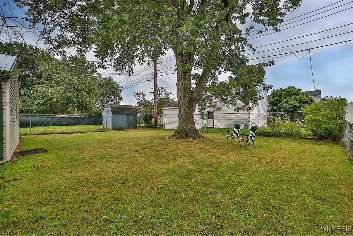 3 bed, $1,600 — Photo 2
