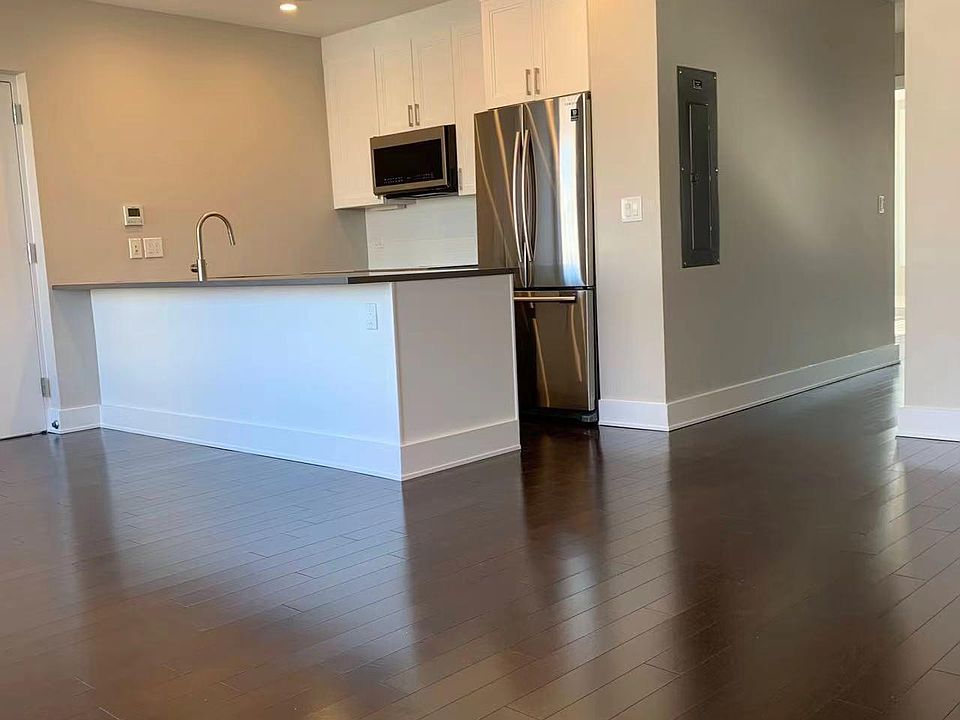 1st image of 66 Bay Ave Floor 3