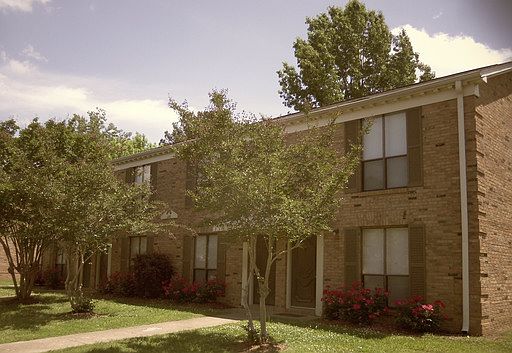 1st image of 120 Logan Dr #D