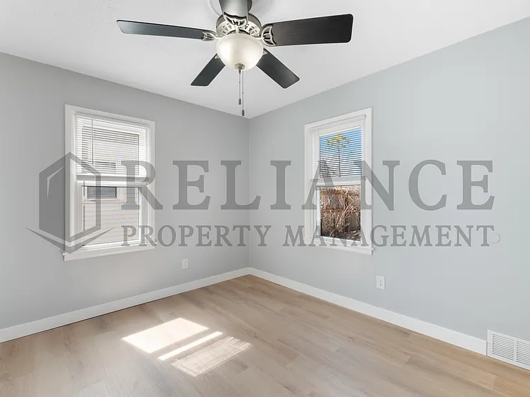 2239 S Millwood Ave — Photo 20