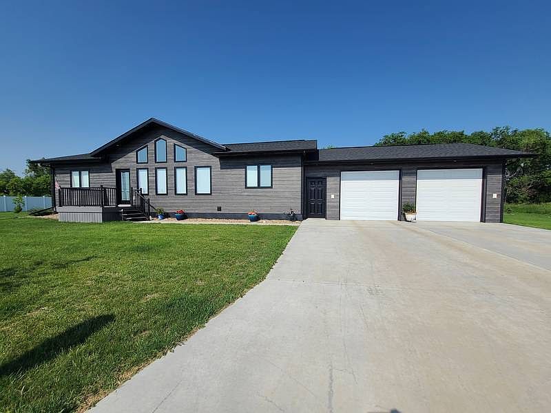 716 Park St, Bottineau, ND 58318 MLS 11188017 Zillow