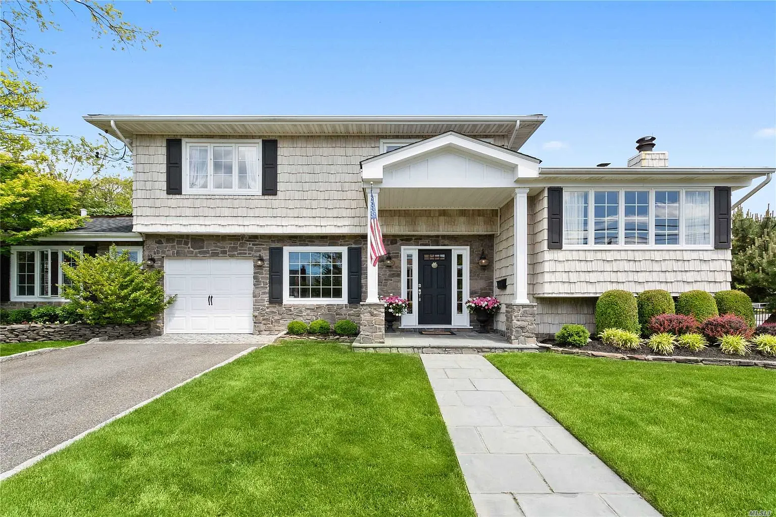 124 Regent Dr photo 1
