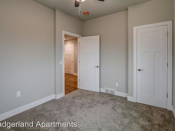 5th image of 813 Vineyard Dr