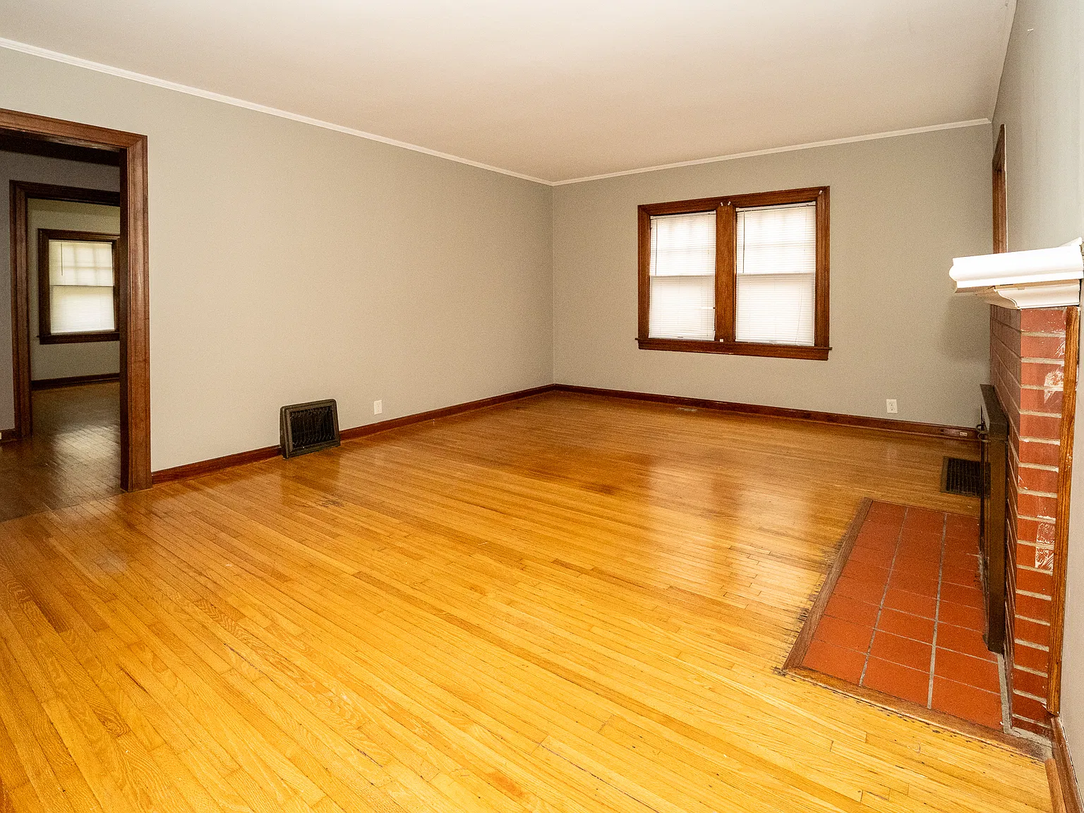 4 bed, 1393 sqft, $1,700 — Photo 2