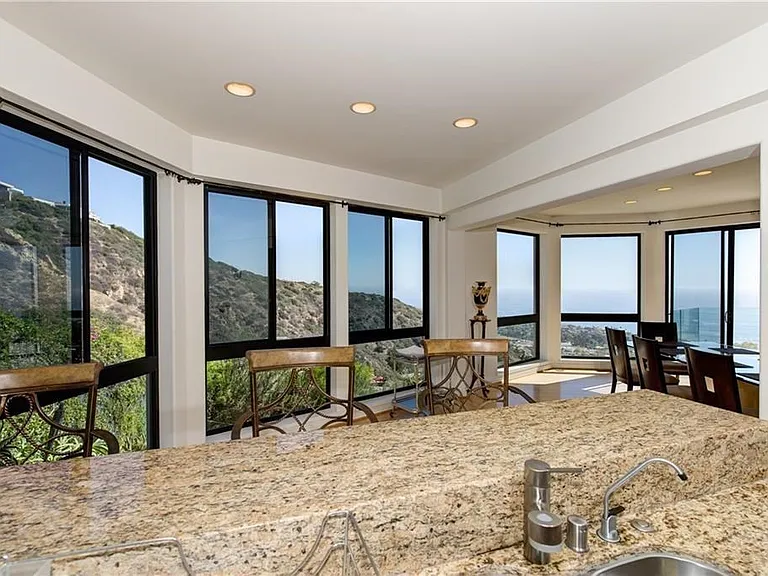 1326 Skyline Dr — Photo 23