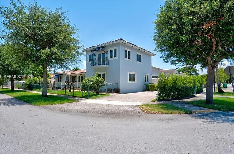 500 SW 51st Ct #1 — Photo 3