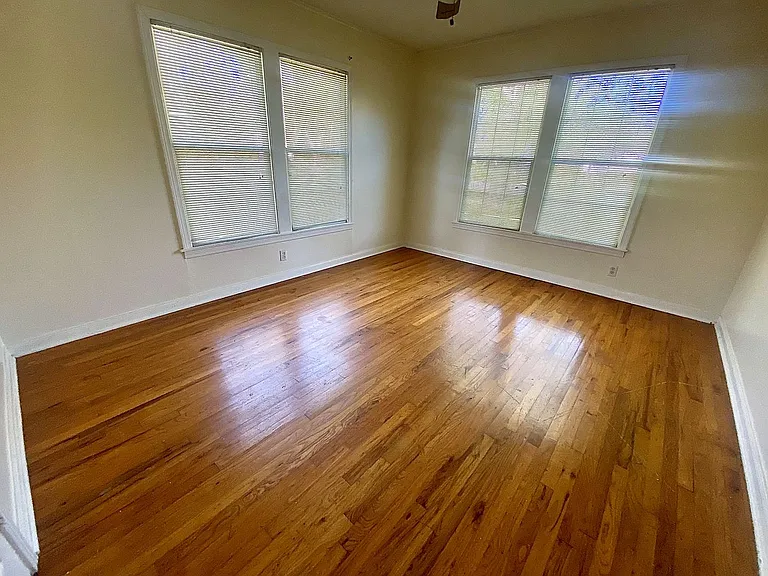 135 W Oak Ln — Photo 8