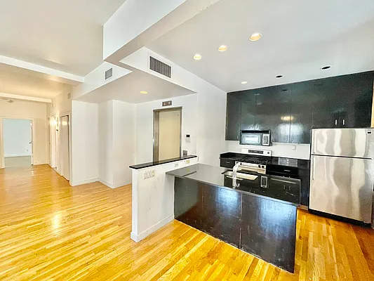 Rented by Pear NYC LLC | media 28