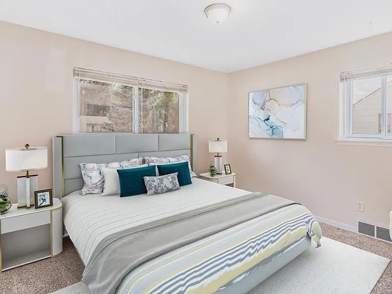 1233 Davis St — Photo 5