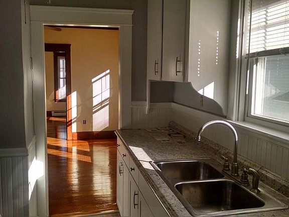 3rd image of 29 Sheffield Ave