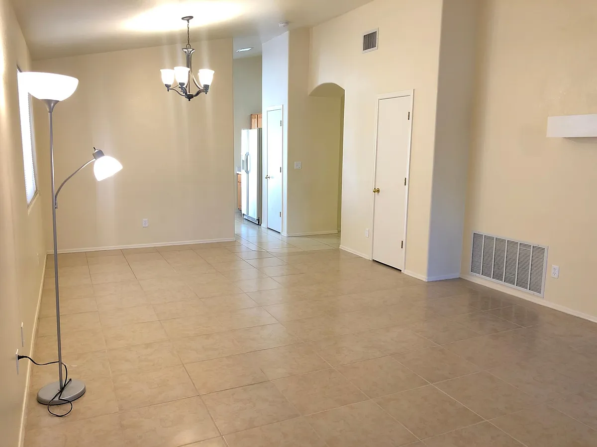 Building Photo - 10070 E Paseo