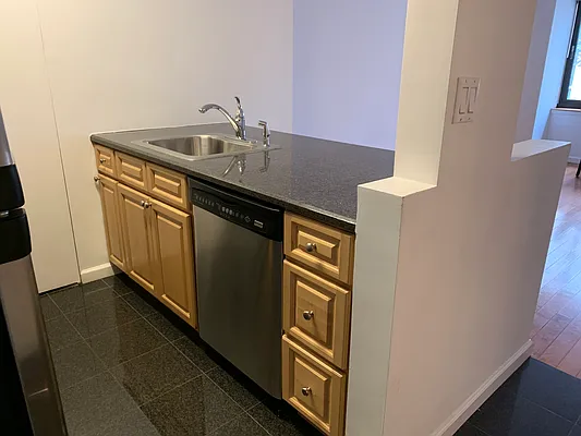 Sold by R New York | media 6