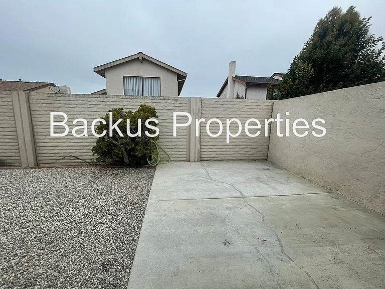 525 Victor St — Photo 14